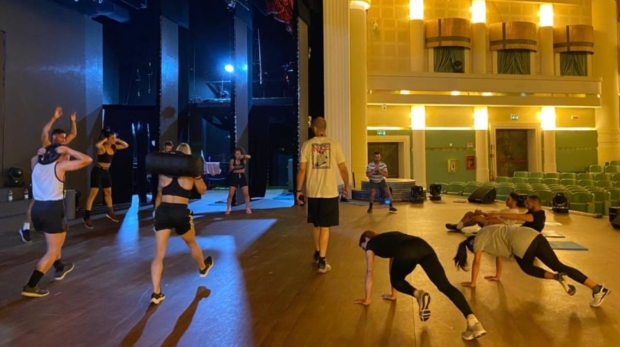 2-Workout-on-stage